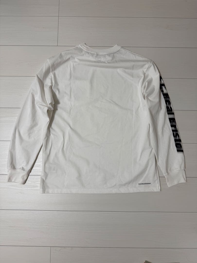 FCRB BLURRED LOGO L/S TEAM POCKET TEE 白M