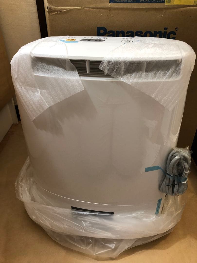 未使用　Panasonic パナソニック　衣類乾燥除湿機　F-YZP60-W