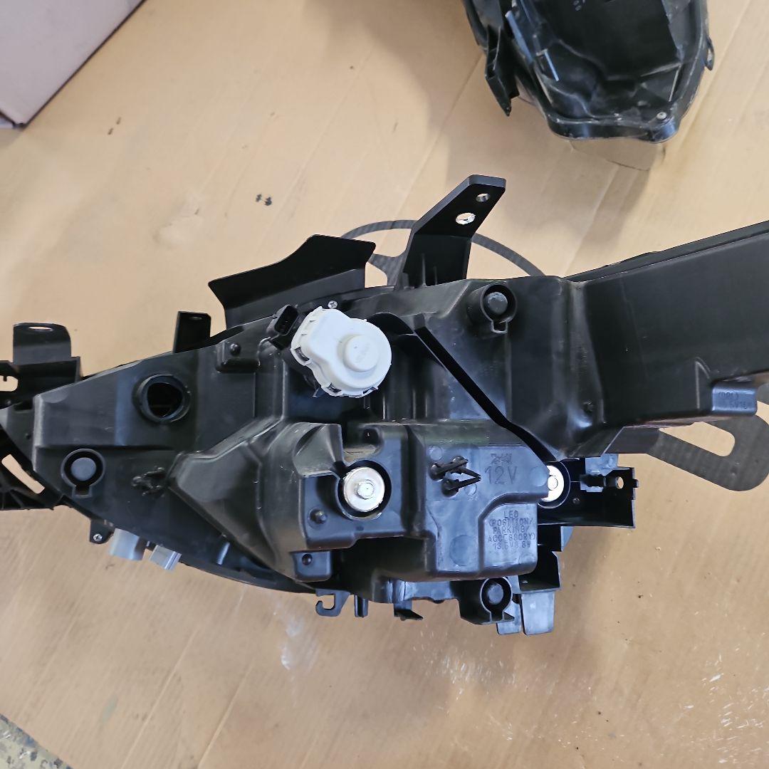 MAZDA　CX8 右側ヘッドライト