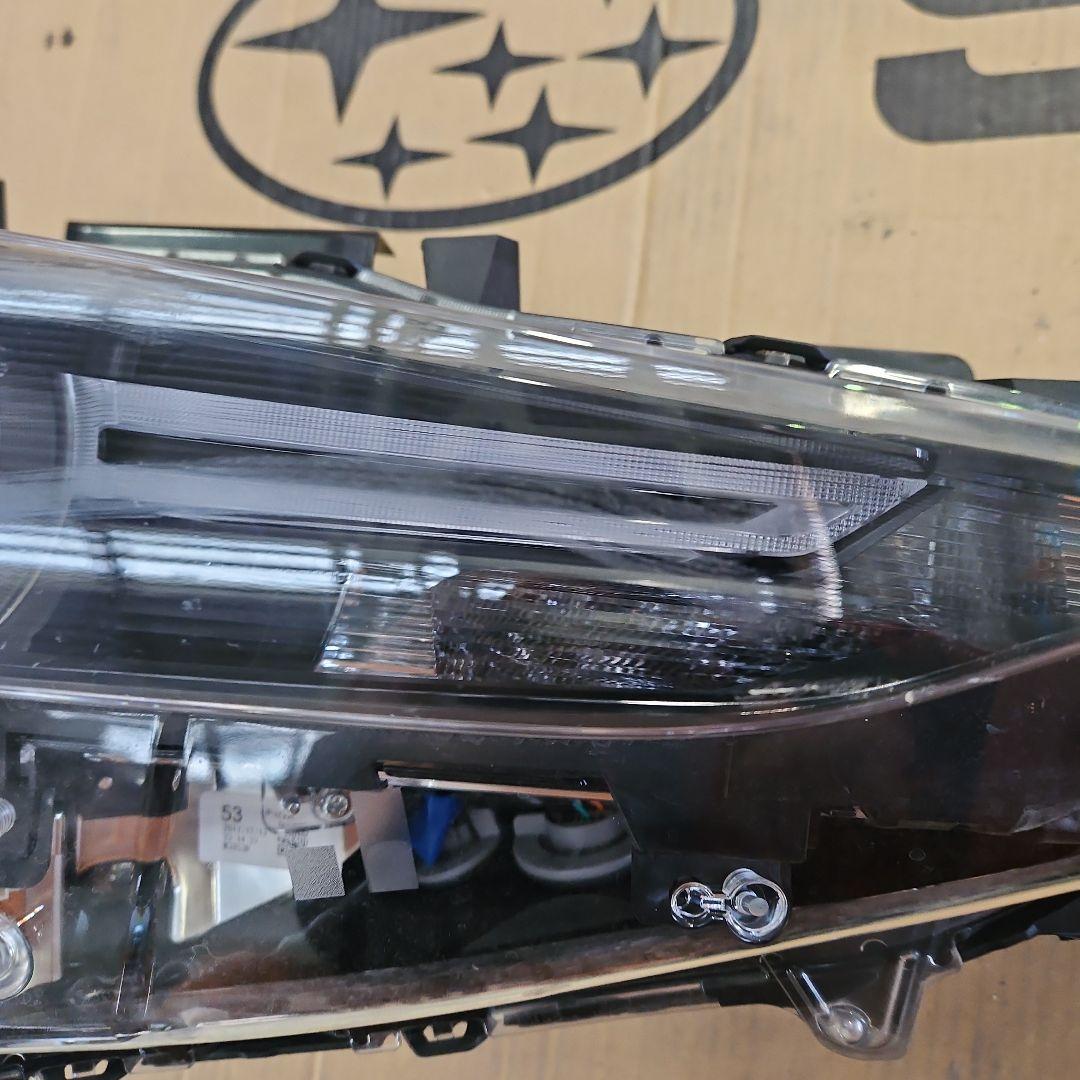 MAZDA　CX8 右側ヘッドライト
