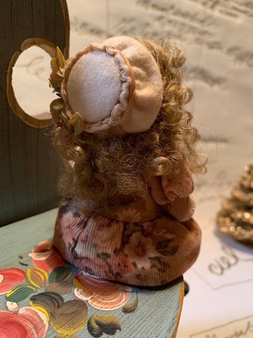 イギリス製アンティーク　女性作家の赤毛のアンの人形！ずっーと座ってますが可愛い！