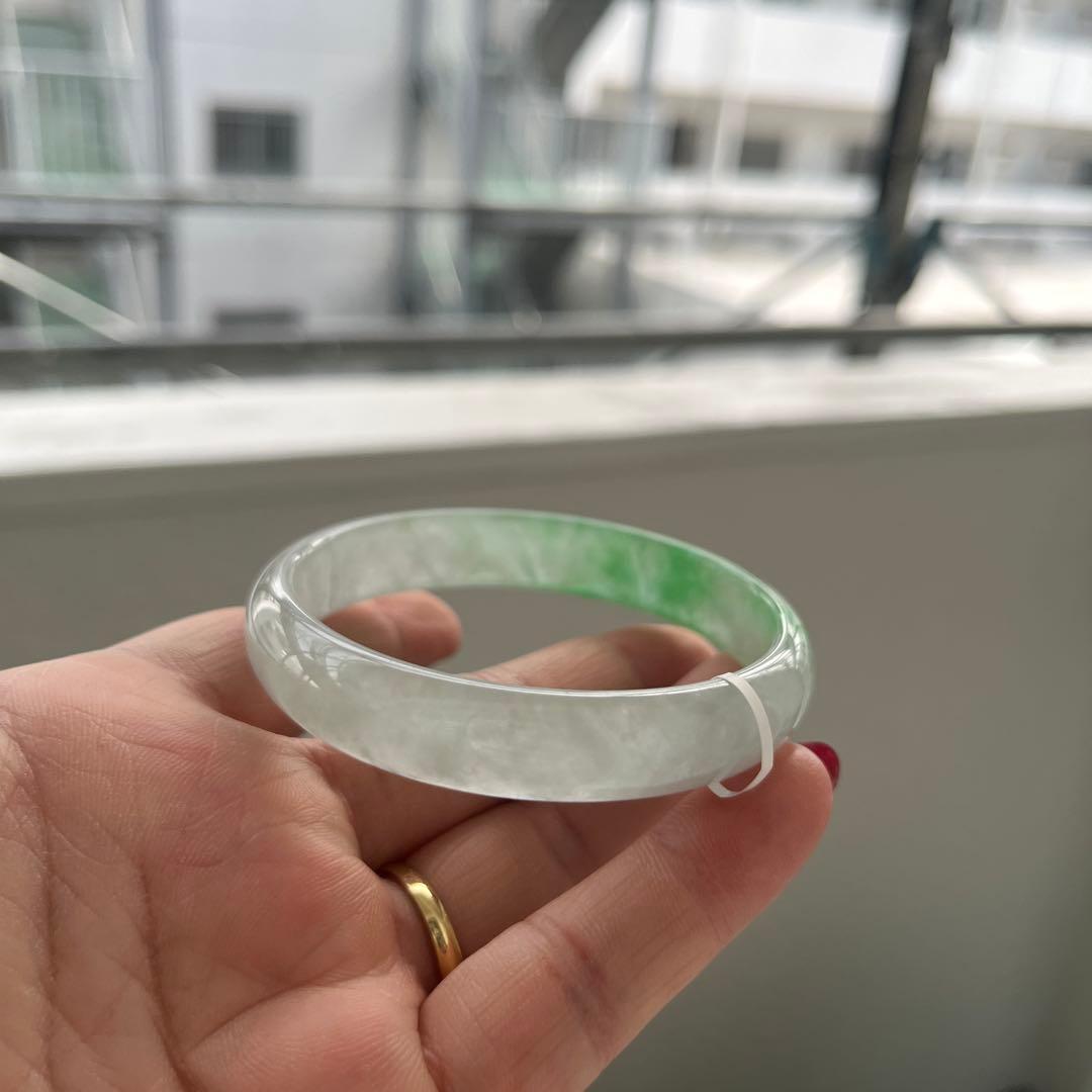 翡翠バングル