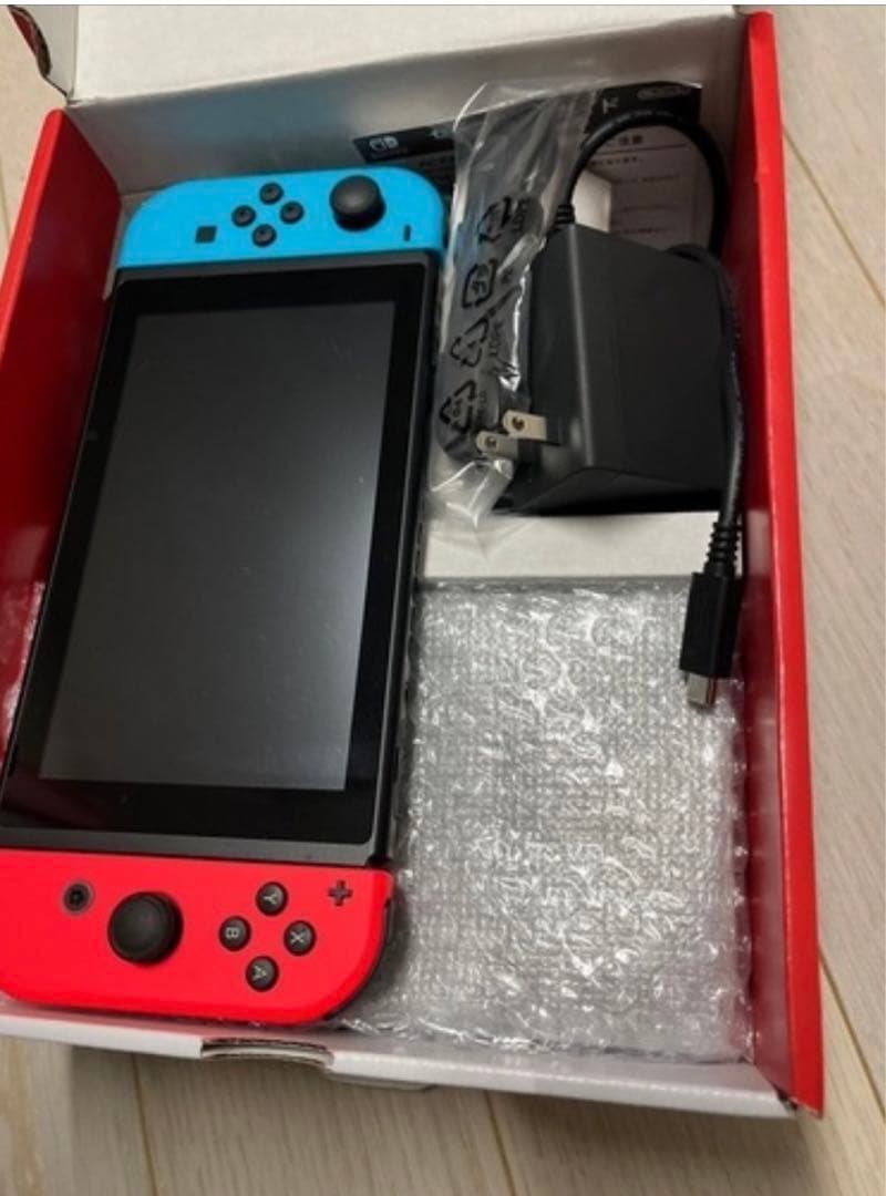 【早い者勝ち】Nintendo Switch 赤と青のJoy-Con