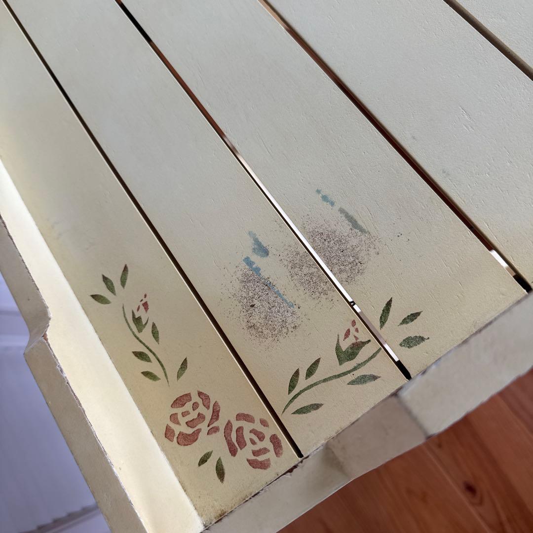 マニーステンシルローズホワイトファニチャー　トレーテーブル