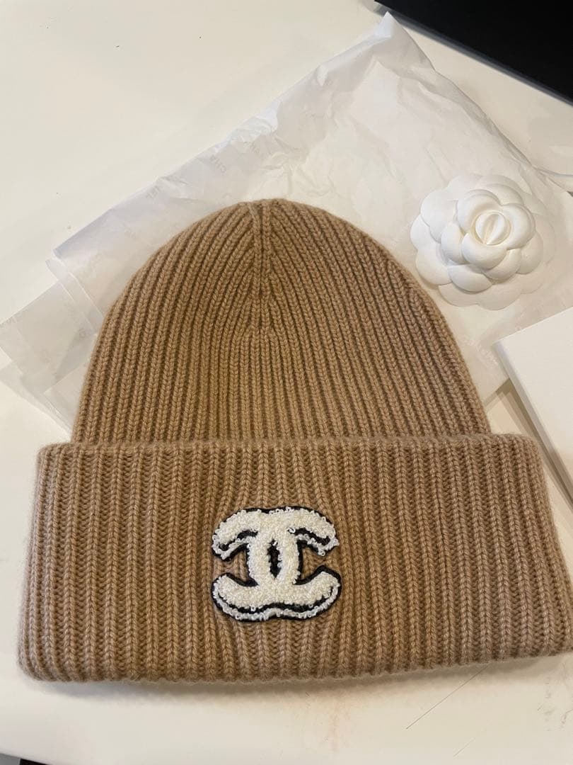 【CHANE】　レアカラー ベージュ ロゴニット帽