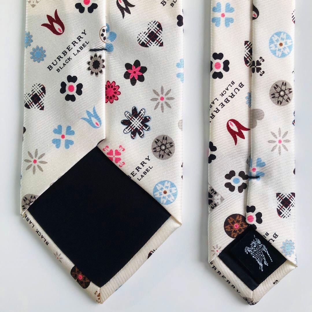 バーバリーブラックレーベル ネクタイ 紋章柄 オフホワイト
