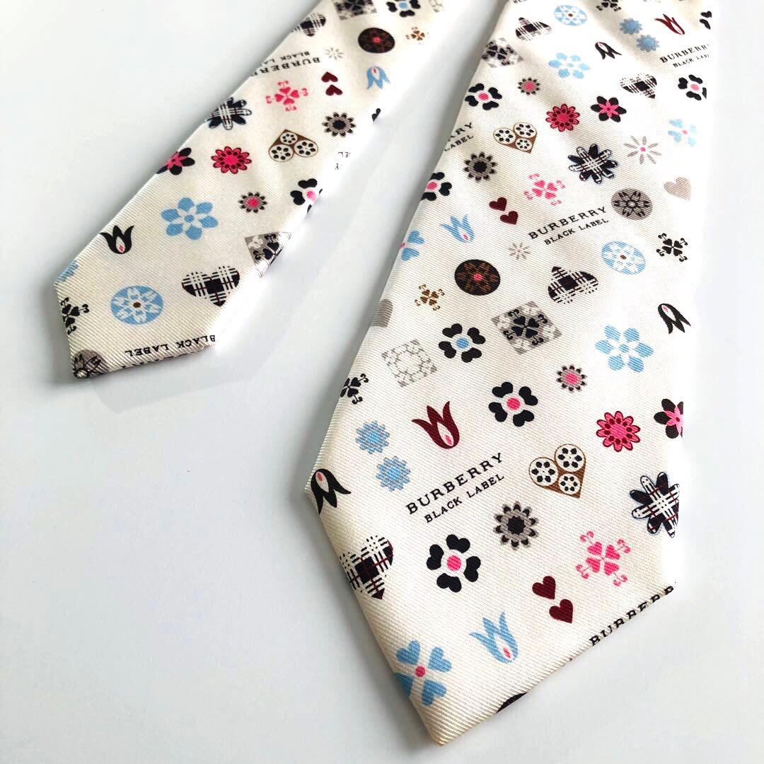 バーバリーブラックレーベル ネクタイ 紋章柄 オフホワイト