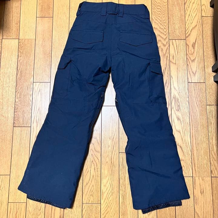 新品  スノボパンツ 130