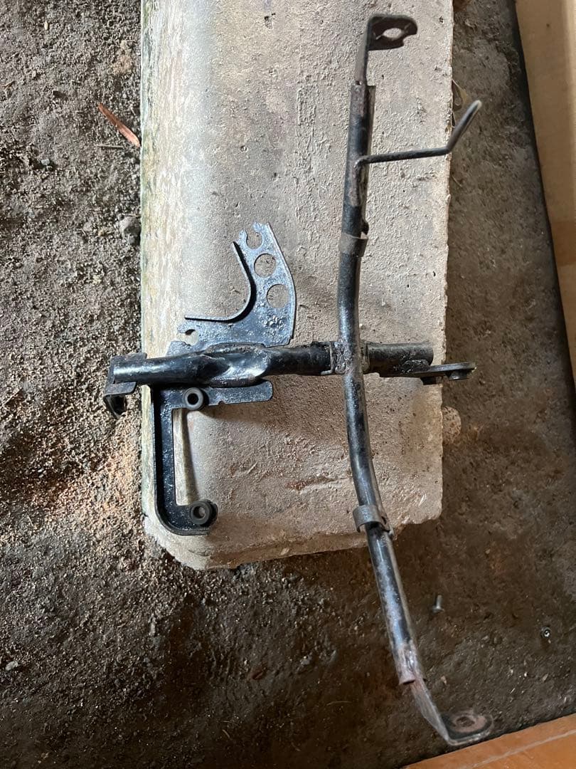 tzr50r 純正アッパーカウルステー2つ