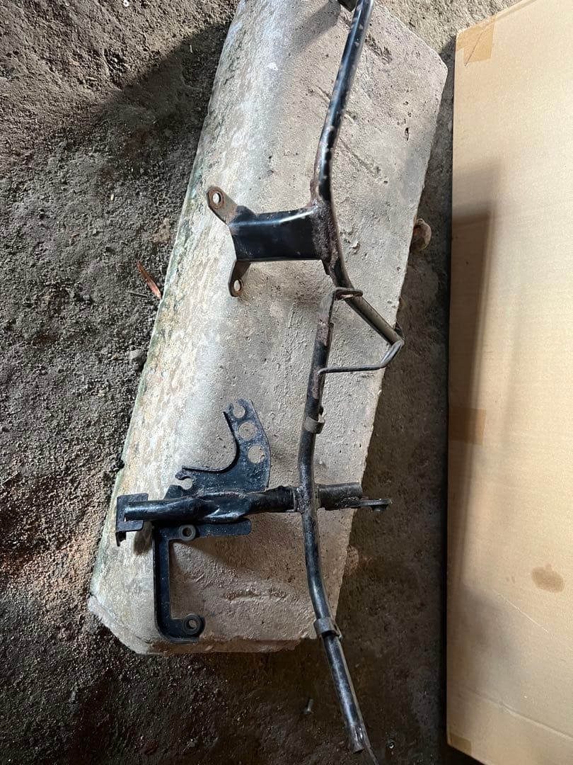 tzr50r 純正アッパーカウルステー2つ