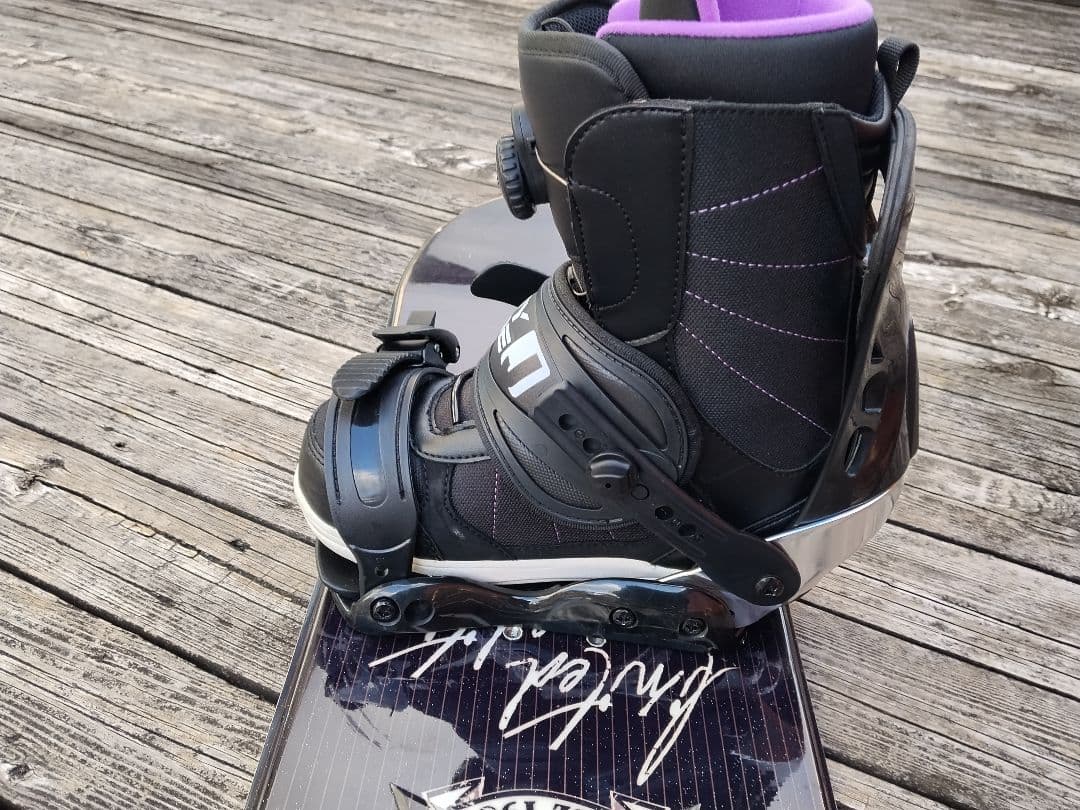 ジュニアスノーボード3点セット SPOON 135 ビン BOAブーツ 23.5