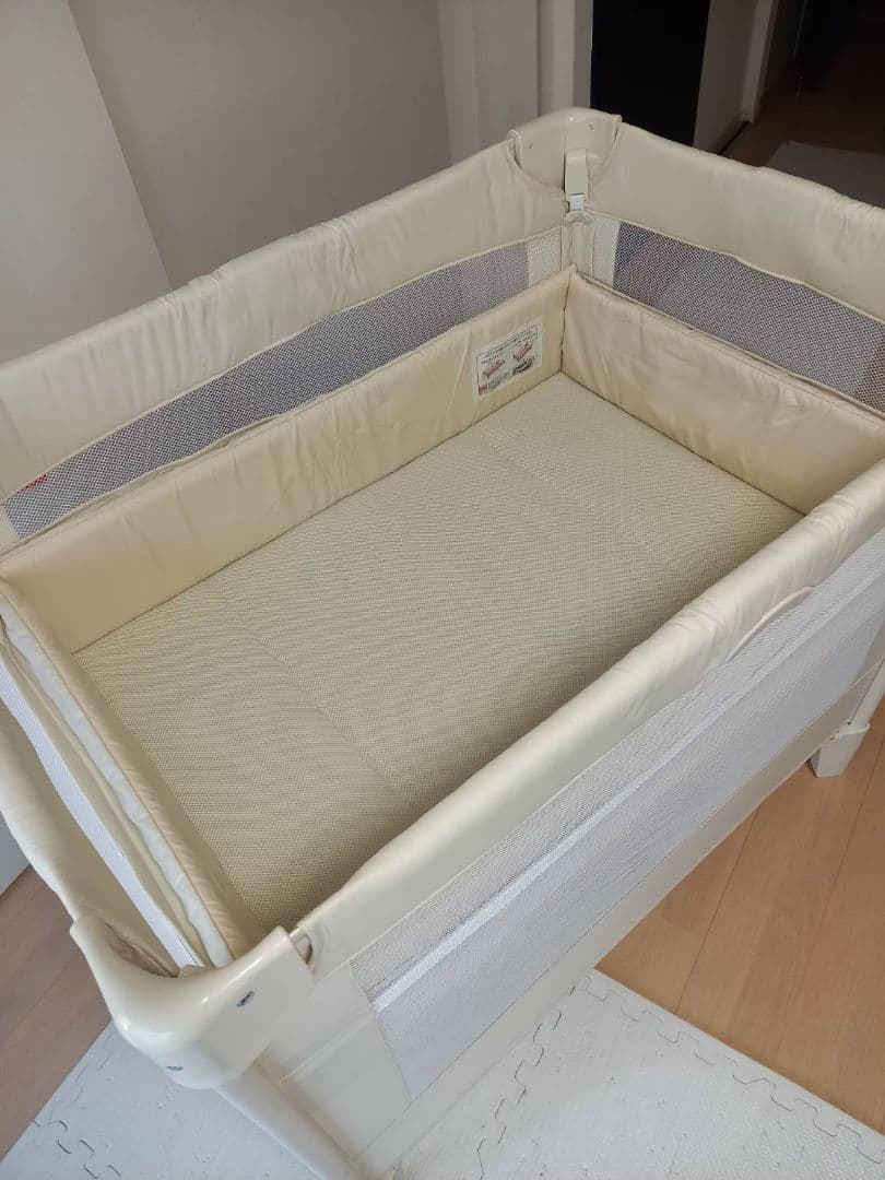 Aprica ココネルエアー　クリーム色 メッシュ ベビーベッド 折りたたみ式