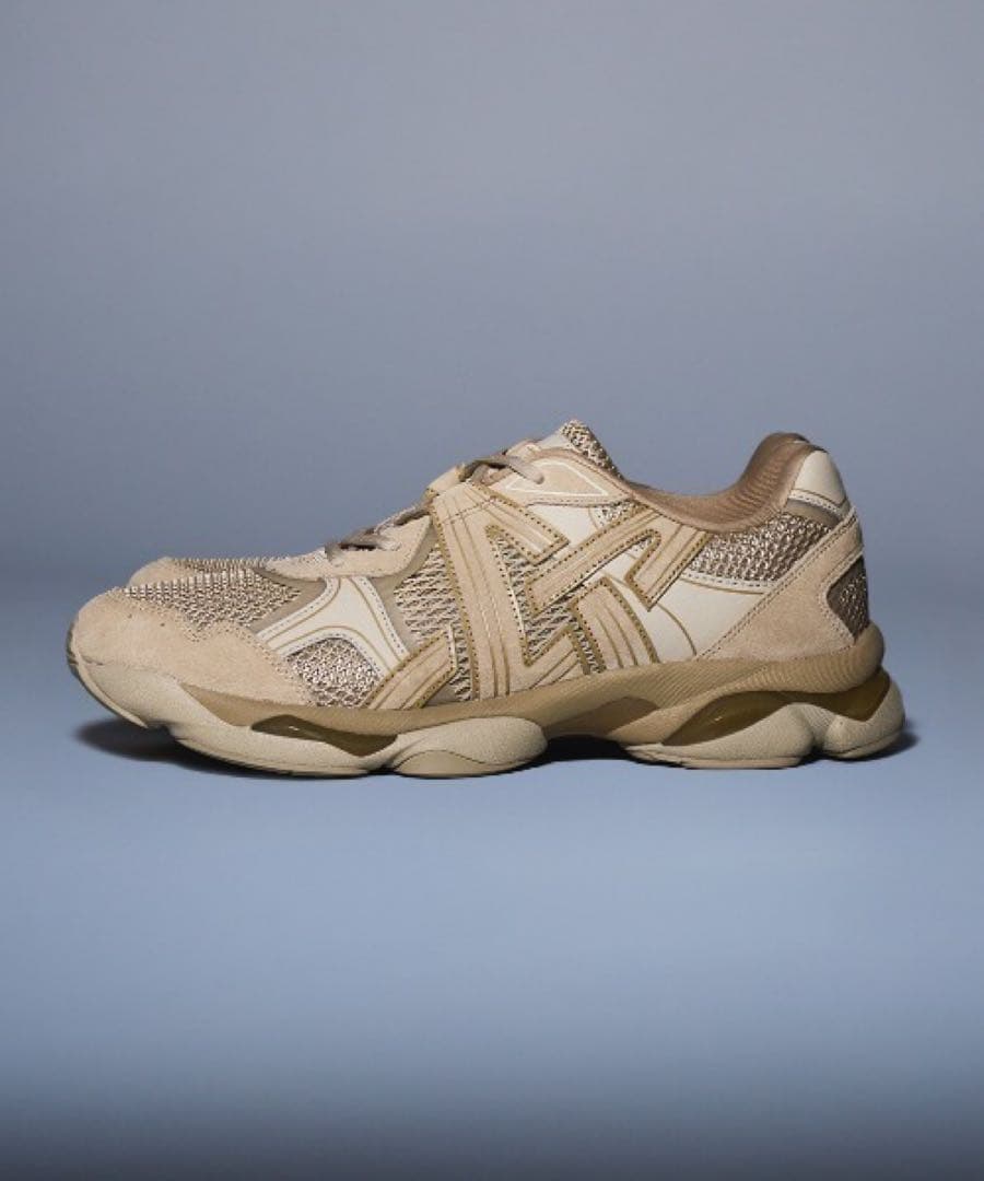 新品　Onitsuka Tiger TIGRUN オニツカタイガー MOMO着用