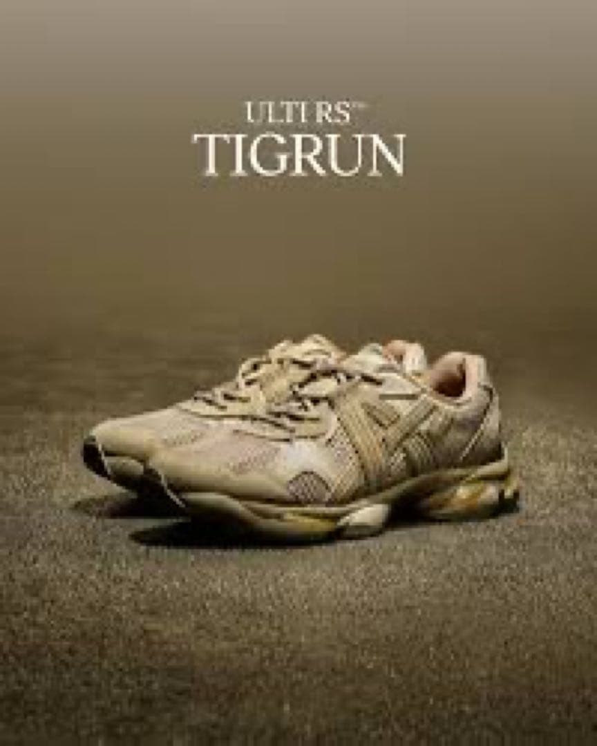 新品　Onitsuka Tiger TIGRUN オニツカタイガー MOMO着用