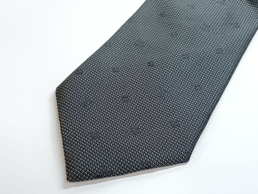 490 LOUISVUITTON ヴィトン グレー モノグラム ネクタイ