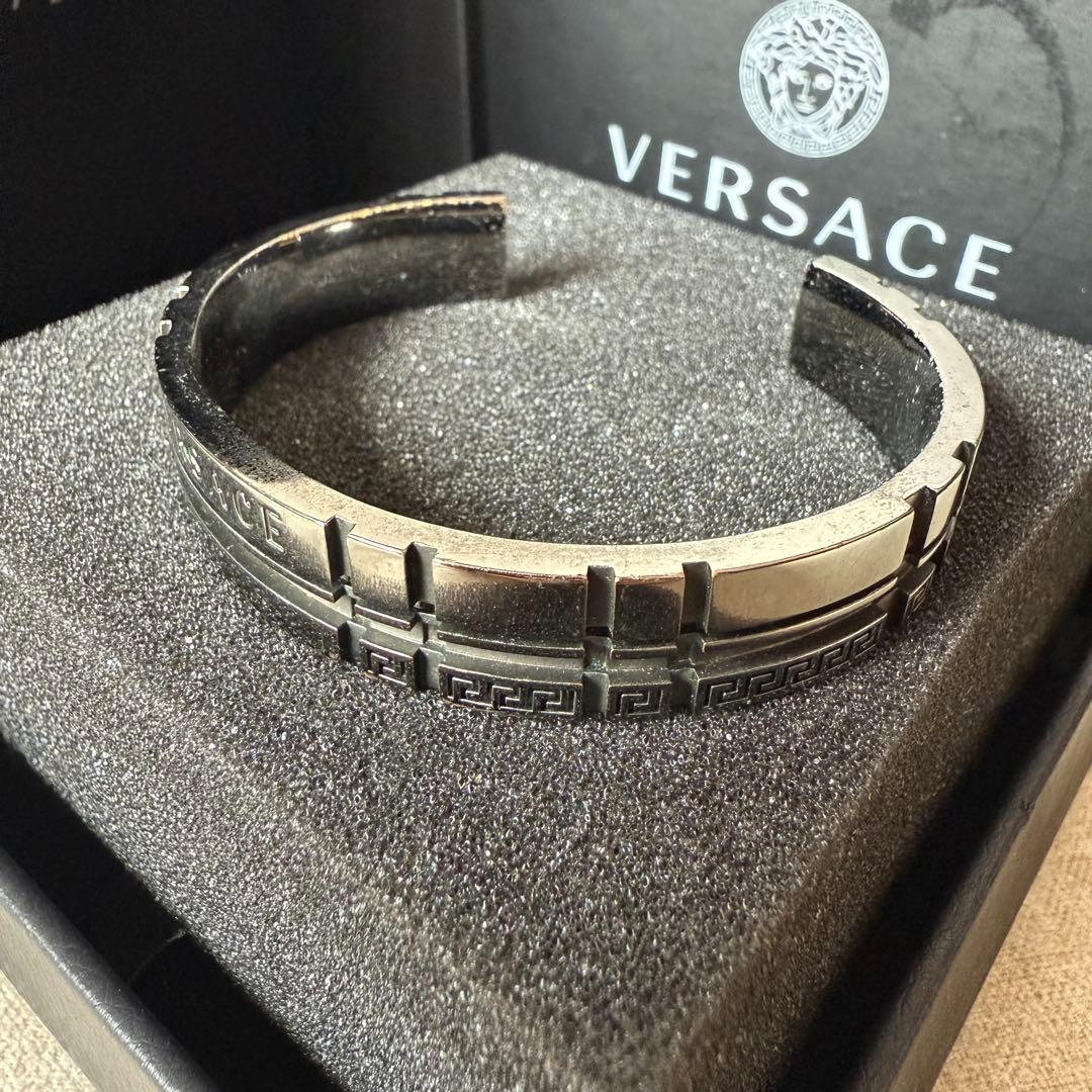 ヴェルサーチ シルバー タータン バングル ブレスレット バックル