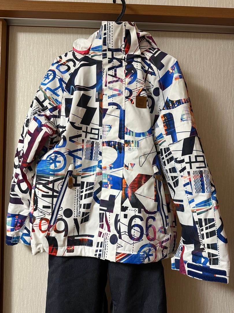 【セット売り】スノーボードウェア➕手袋（125㎝〜145㎝くらいまで使えます）