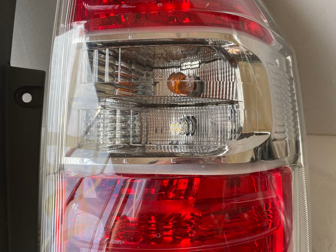 トヨタ ノア 70系 後期 純正 LED テールランプ 左右セット