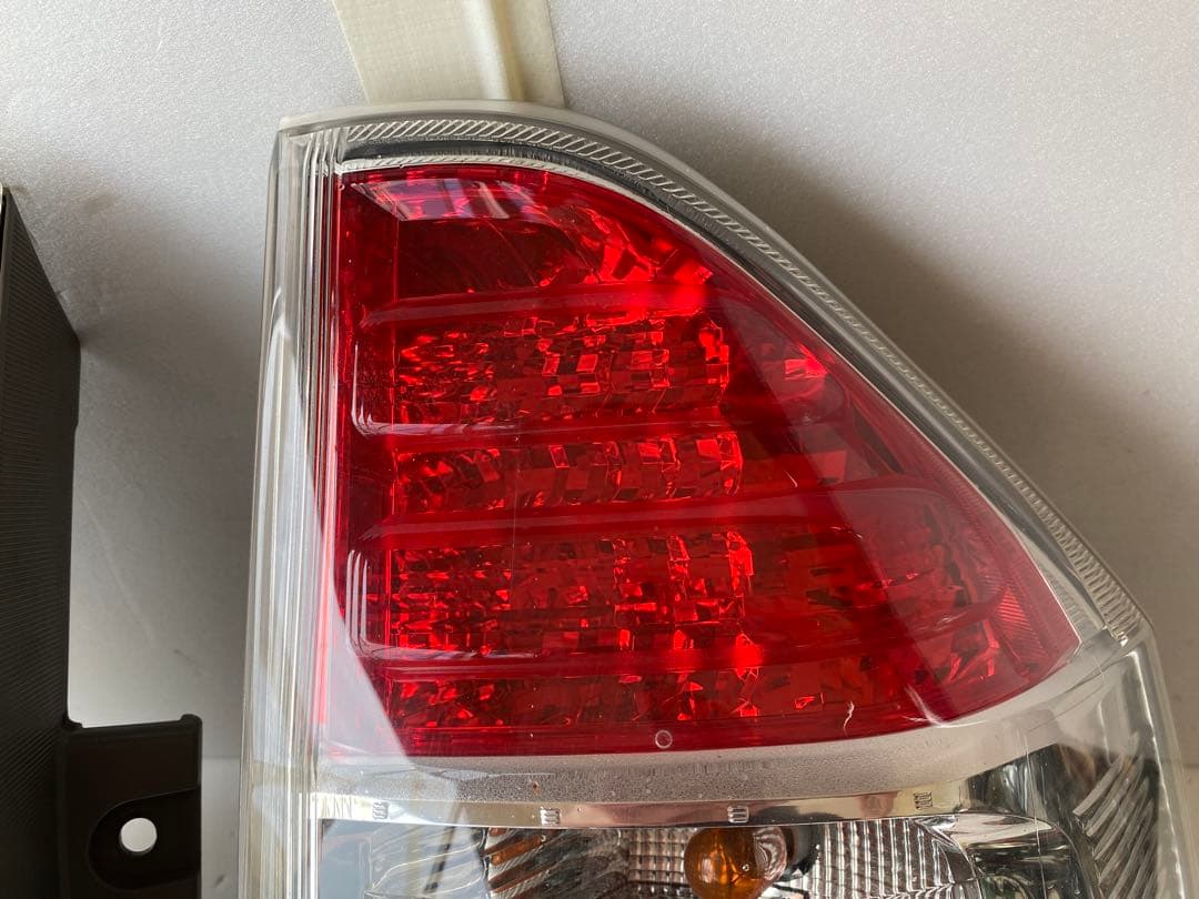 トヨタ ノア 70系 後期 純正 LED テールランプ 左右セット