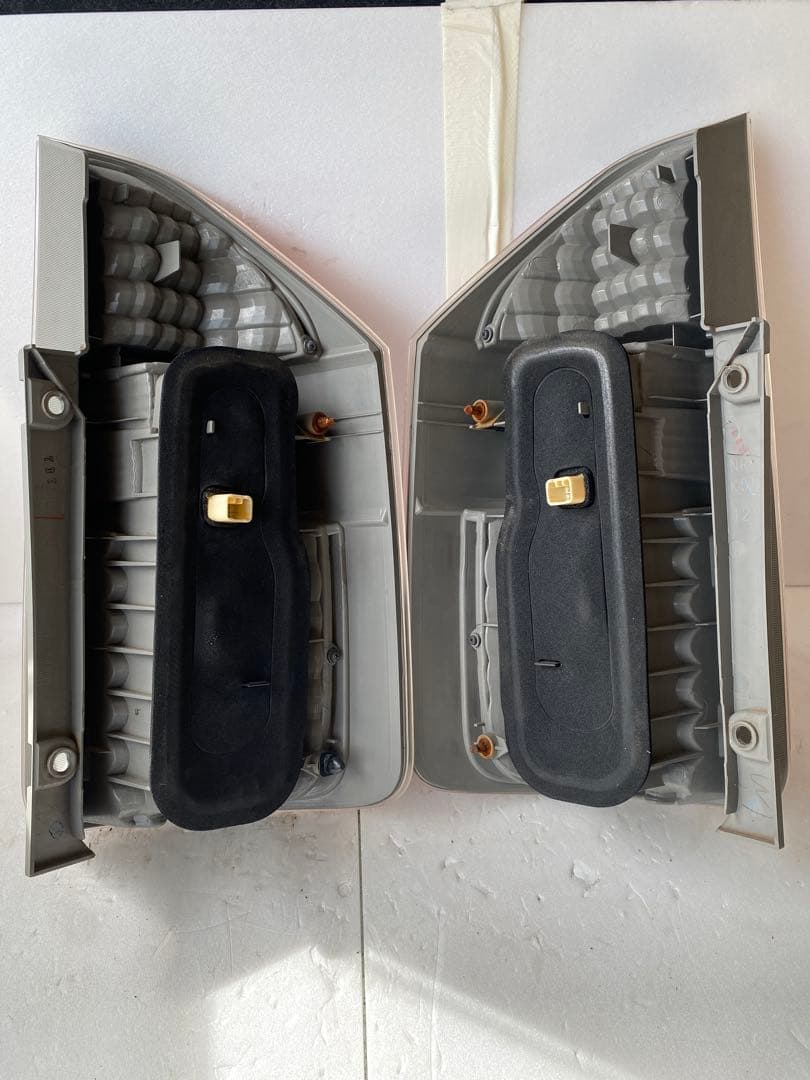 トヨタ ノア 70系 後期 純正 LED テールランプ 左右セット