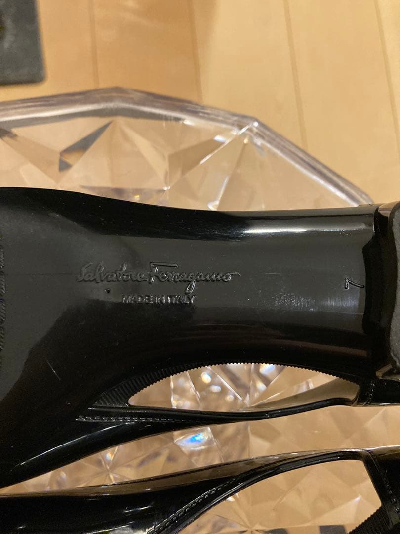 【FERRAGAMO】 ブラック フラットシューズ