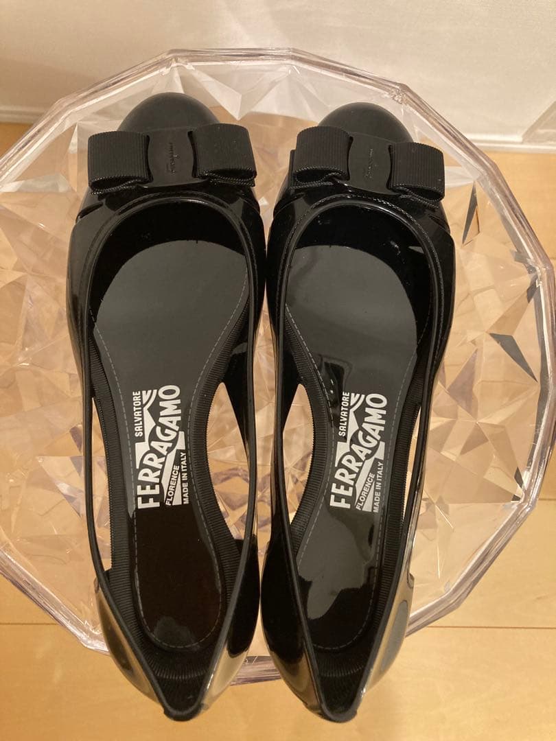 【FERRAGAMO】 ブラック フラットシューズ