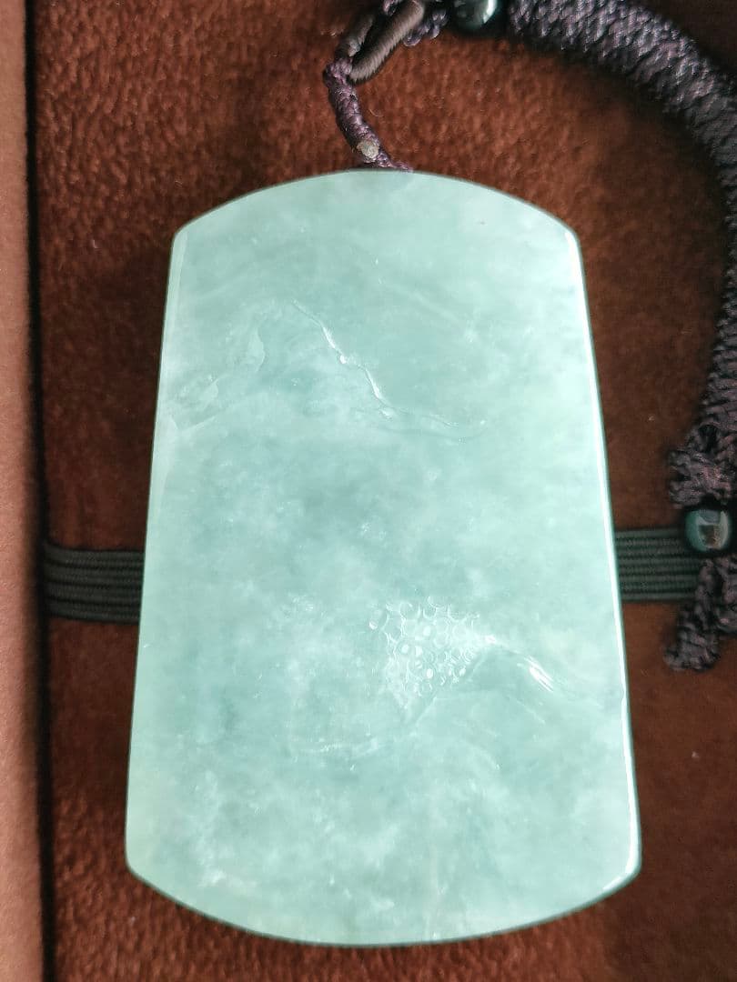 新品　翡翠 彫刻風景 ペンダント