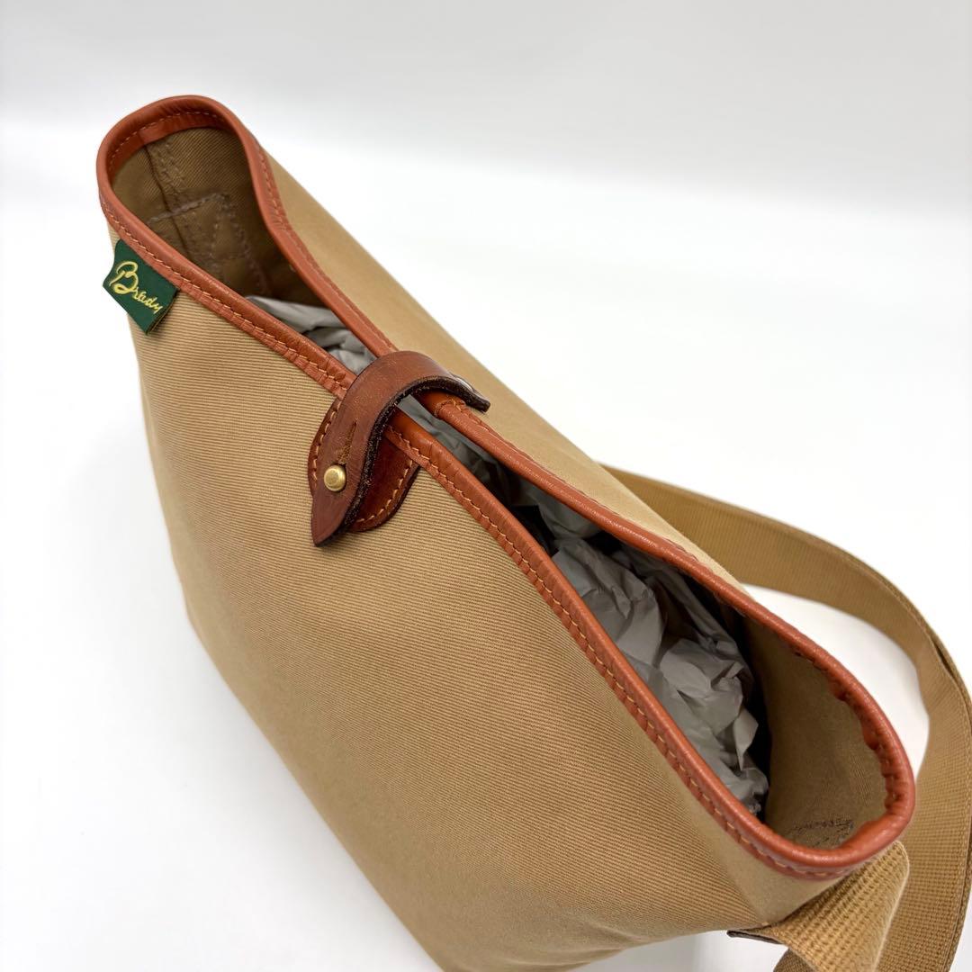 BRADY ブレディー キンロスミニ ショルダーバッグ カーキ ベージュ