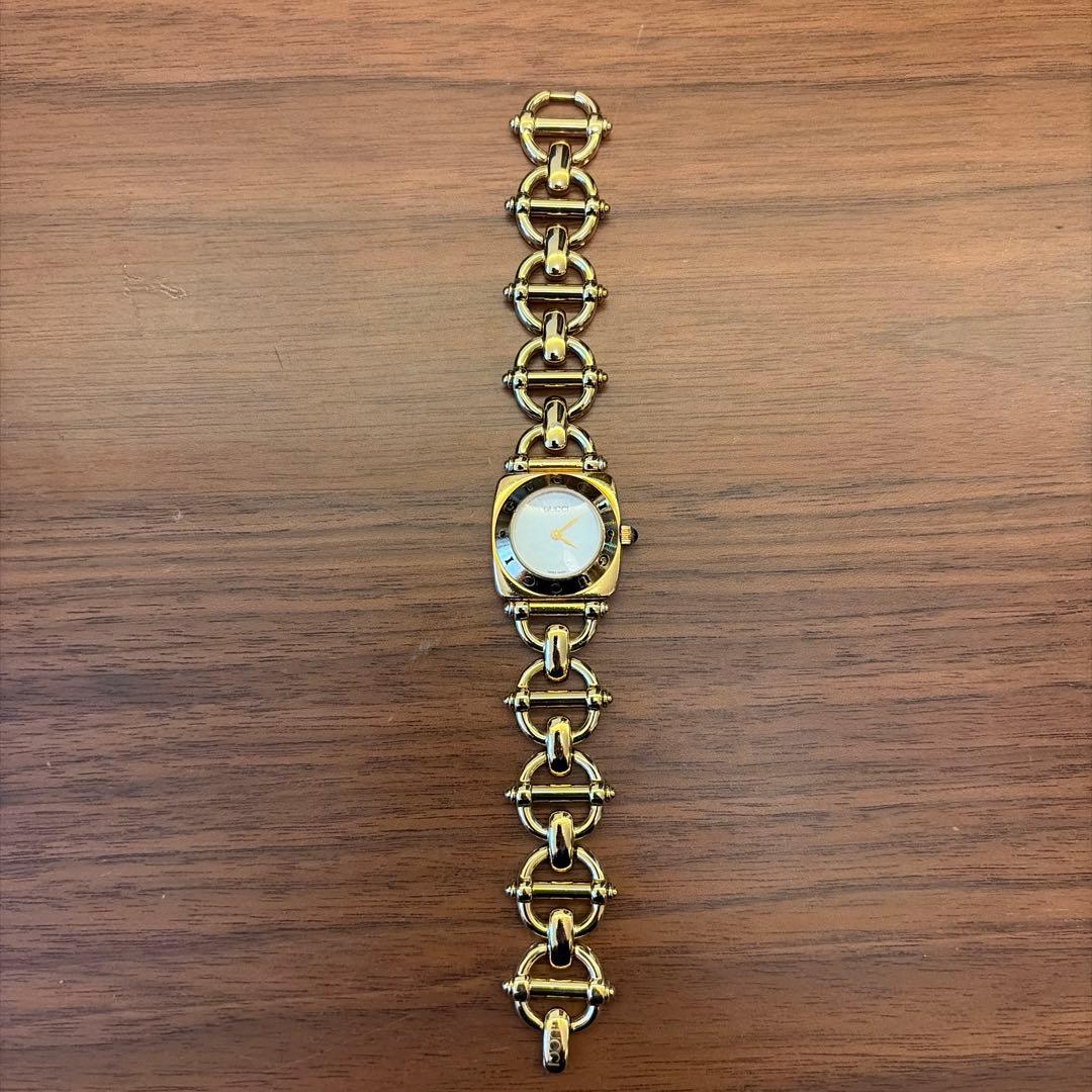 GUCCI 稼動品 6400L クォーツ腕時計 シェル文字盤 ゴールド