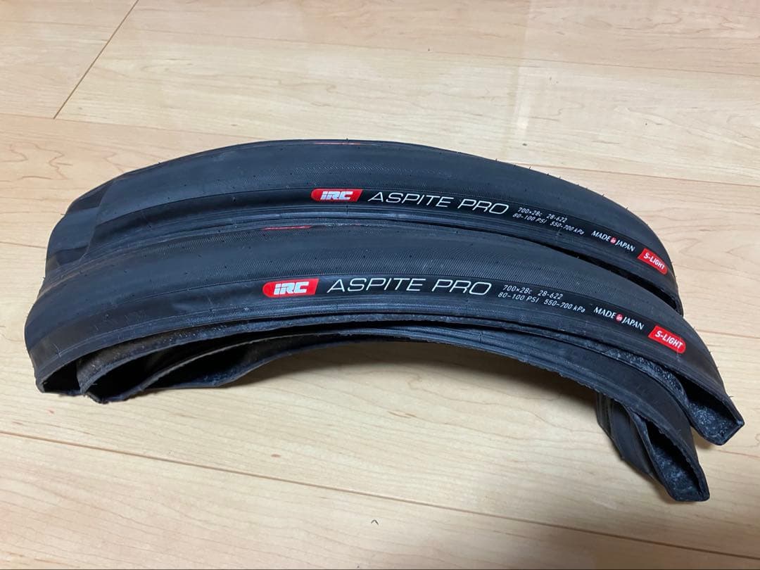 IRC ASPITE PRO s-light 700x28C 2本セット