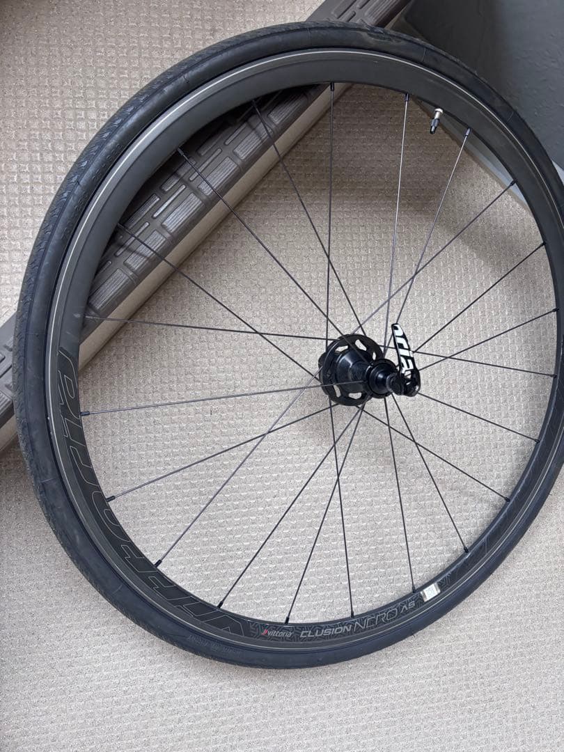 Vittoria ELUSION NERO シマノフリー 前後700cホイール