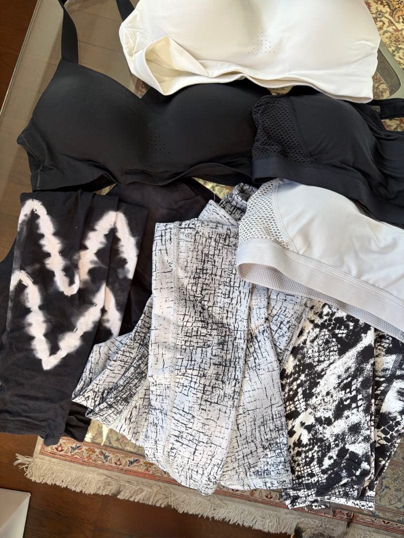 【ほぼ未使用】ヨガウェアセット ブラック・ホワイト・グレー