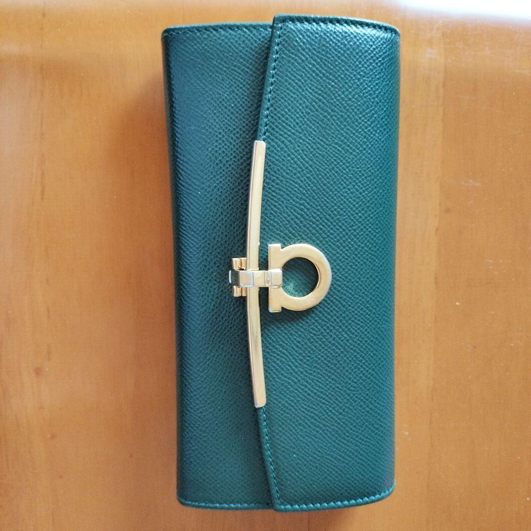 フェラガモ　グリーン長財布
