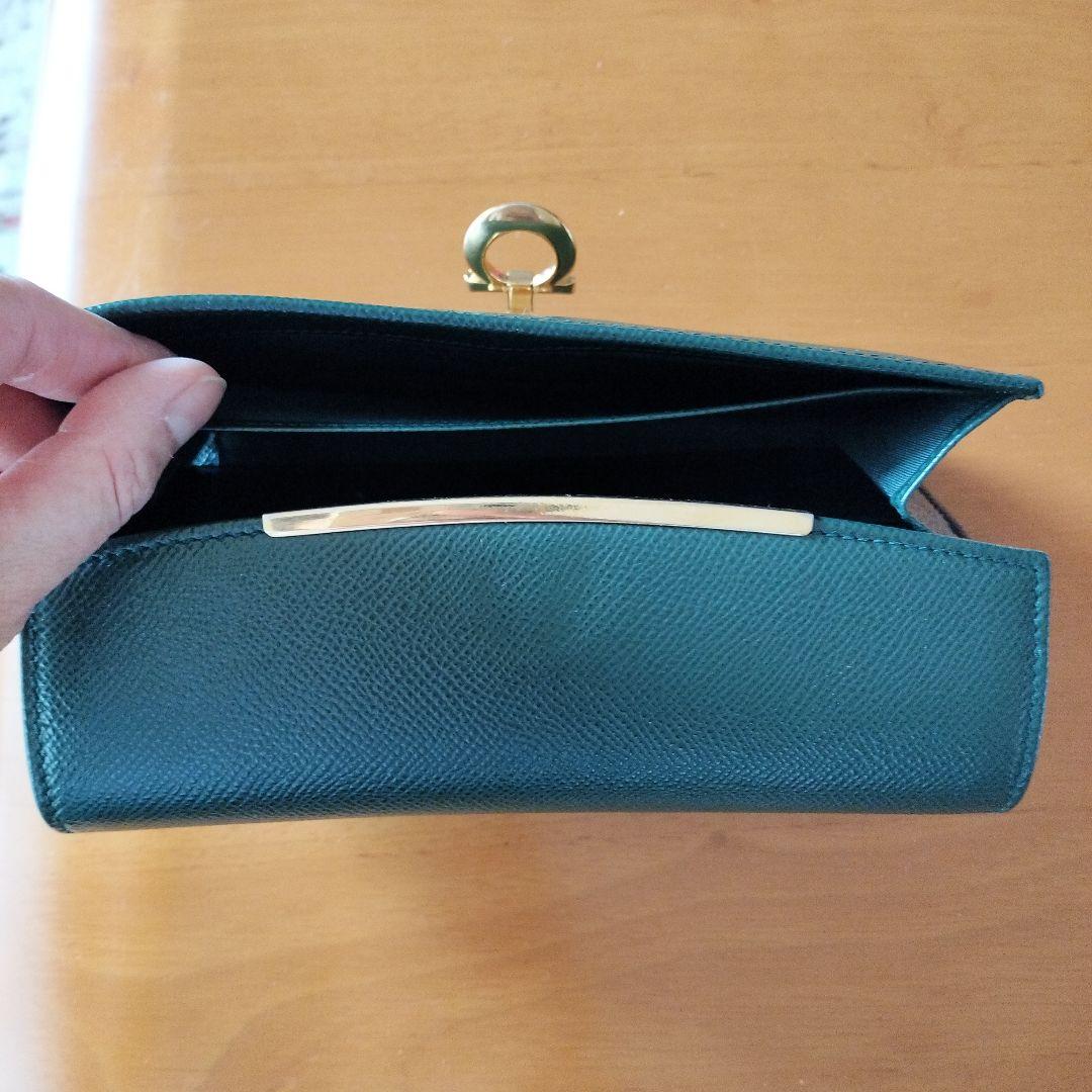 フェラガモ　グリーン長財布