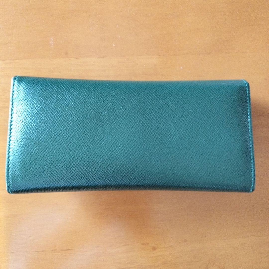 フェラガモ　グリーン長財布
