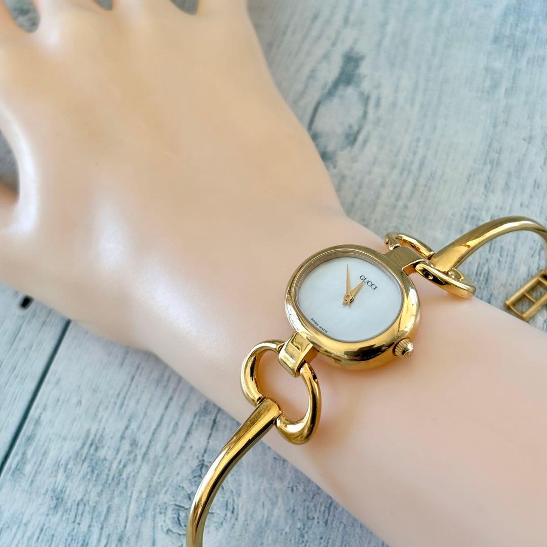 【希少】GUCCI グッチ 腕時計 1600 レディース シェル ゴールド