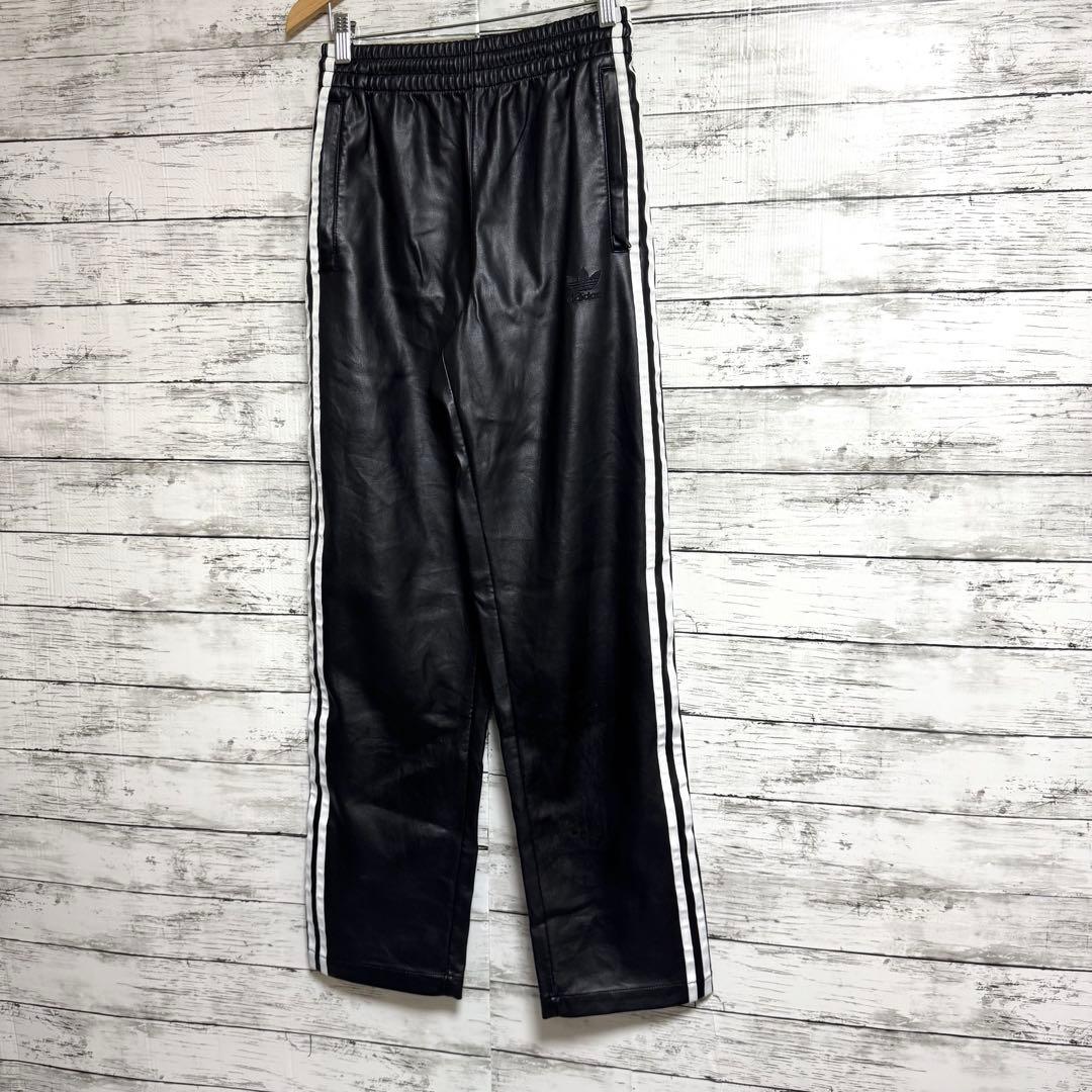 即完売品　希少　アディダス　オリジナルス　フェイクレザー　パンツ　XSサイズ