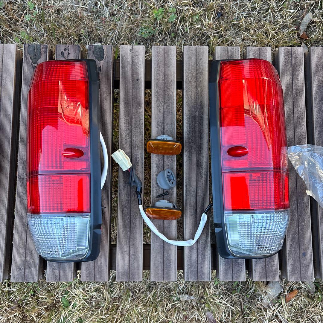 再販ランクル70 テールランプ 赤 クリア ウィンカー付き