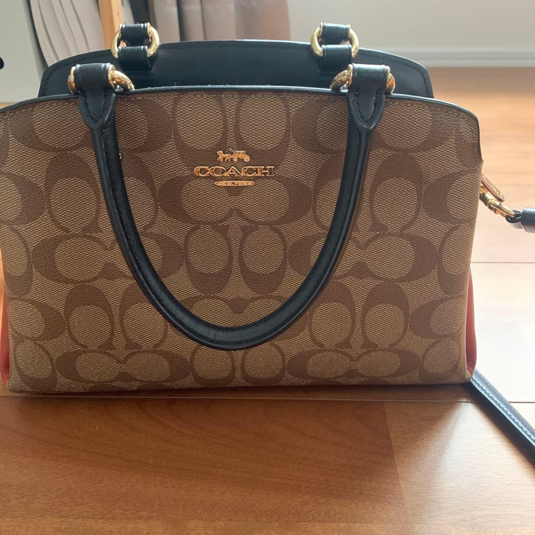 せいママ　⭐︎ COACH ロゴ入りショルダーバッグ ベージュ