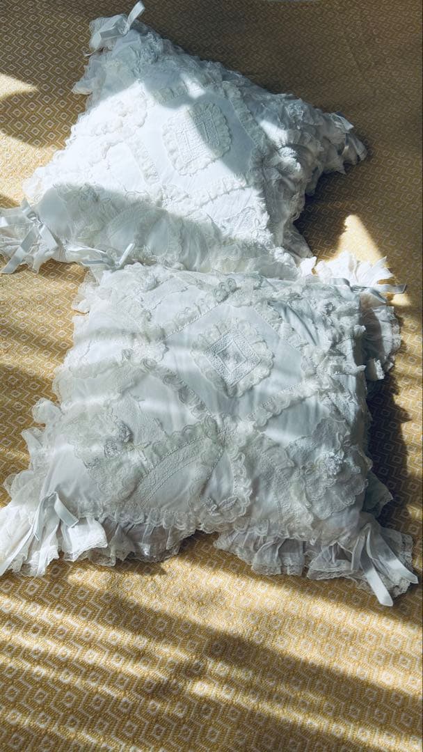 ❤️さえら★ヒスクローネ★美しいレース遣い★可愛いクッションカバー2枚セット