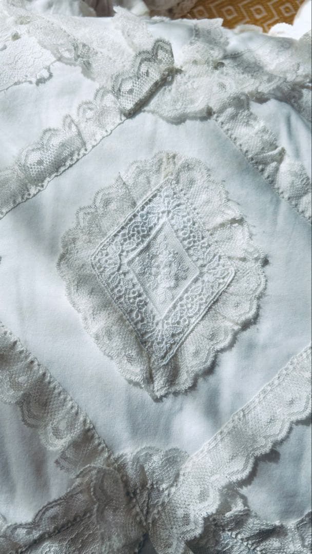 ❤️さえら★ヒスクローネ★美しいレース遣い★可愛いクッションカバー2枚セット