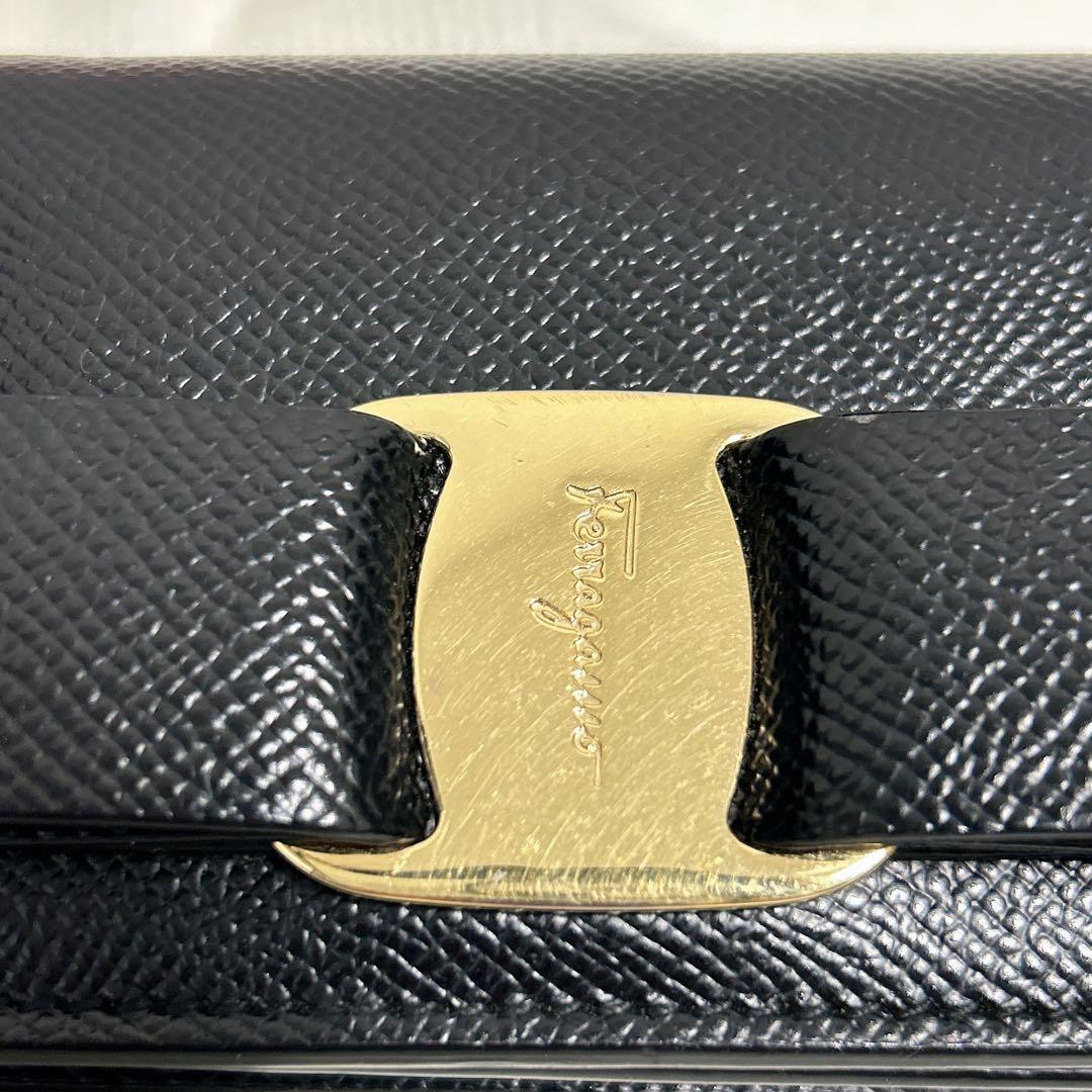Salvatore Ferragamo ブラック二つ折り財布