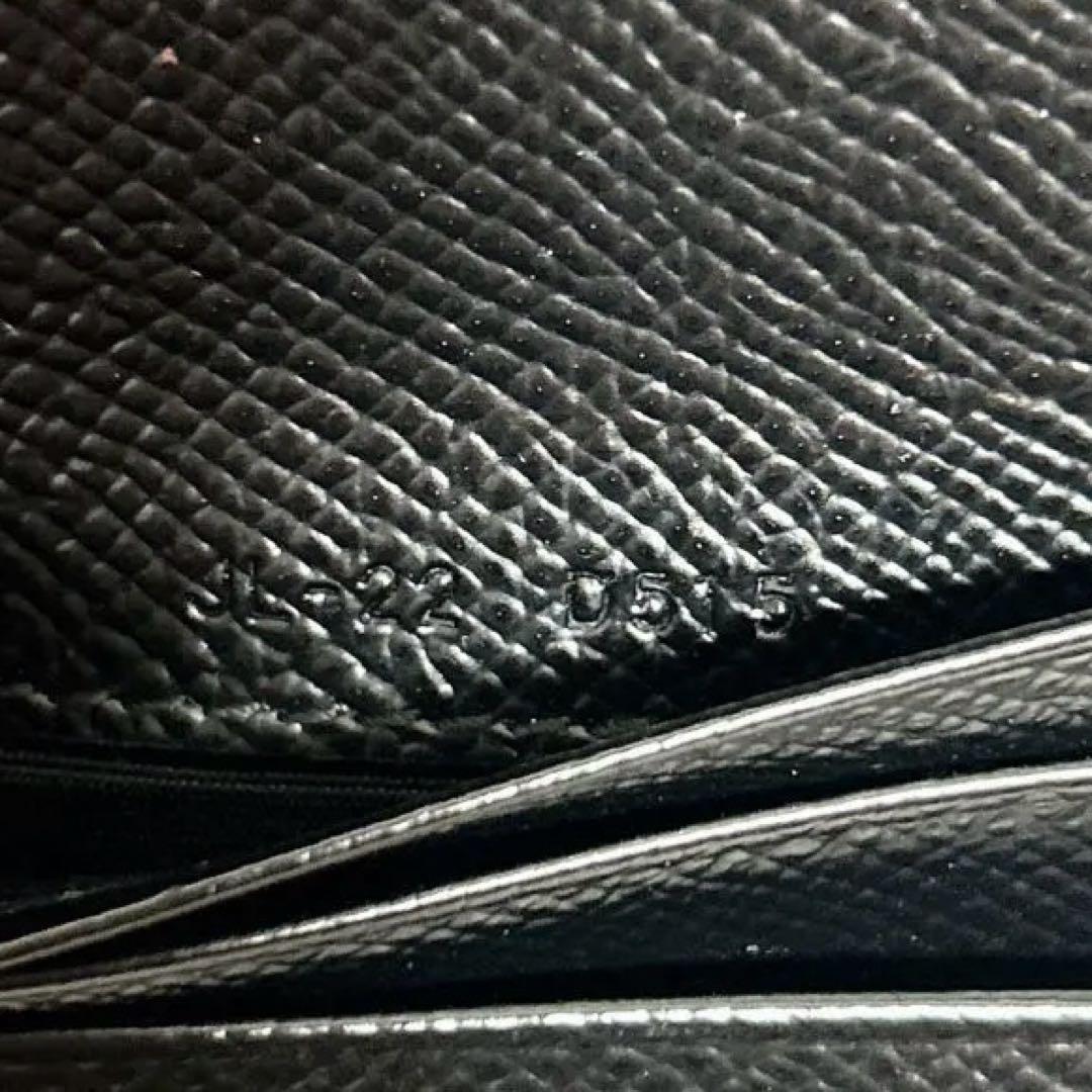 Salvatore Ferragamo ブラック二つ折り財布