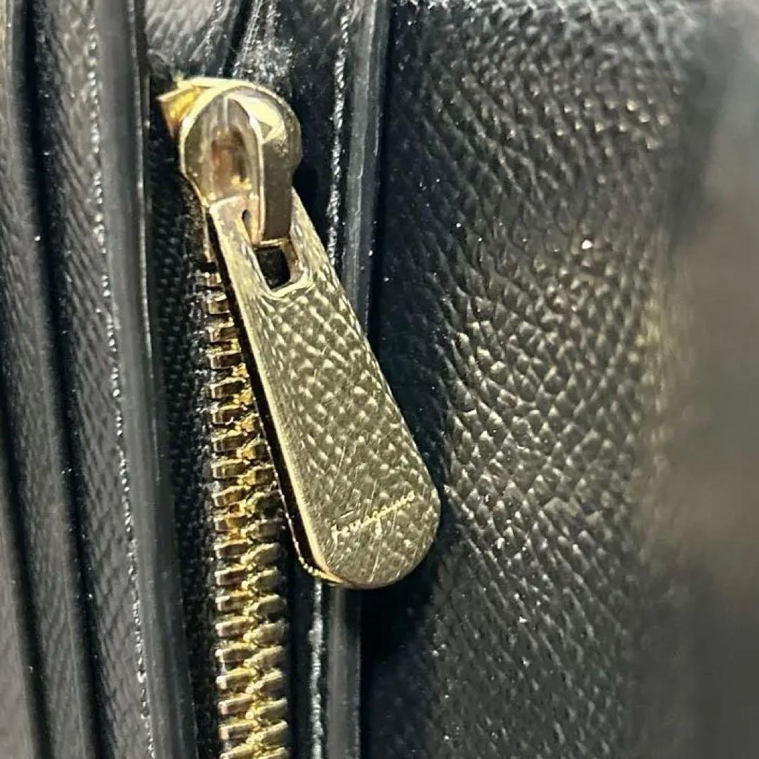 Salvatore Ferragamo ブラック二つ折り財布