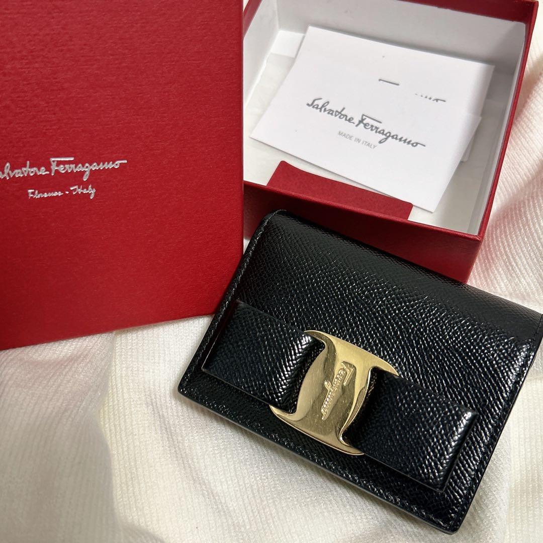 Salvatore Ferragamo ブラック二つ折り財布