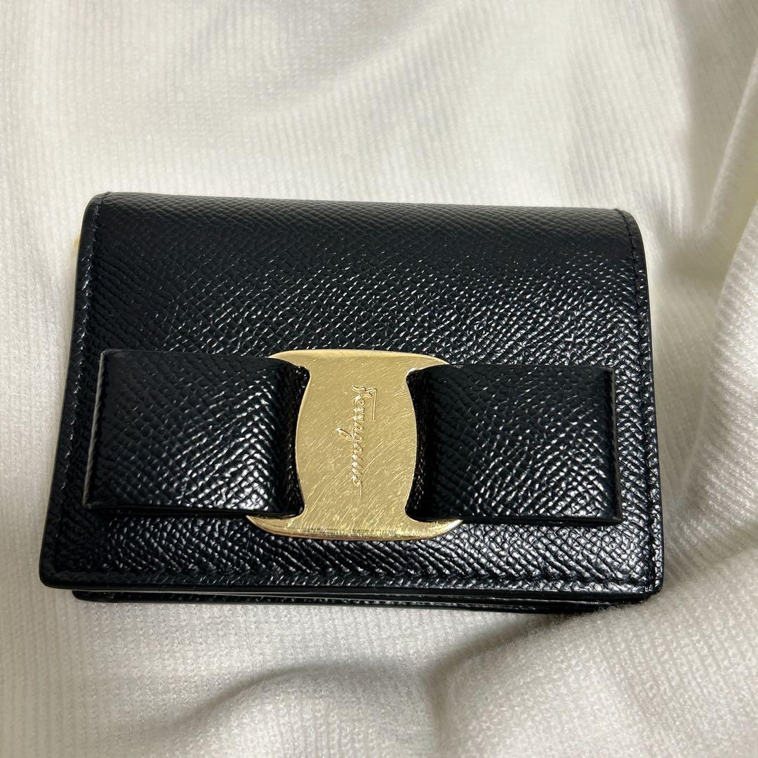 Salvatore Ferragamo ブラック二つ折り財布