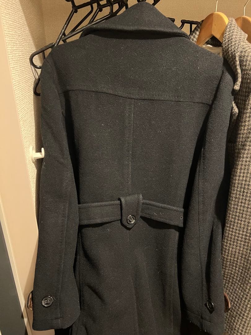 黒いウールのコート