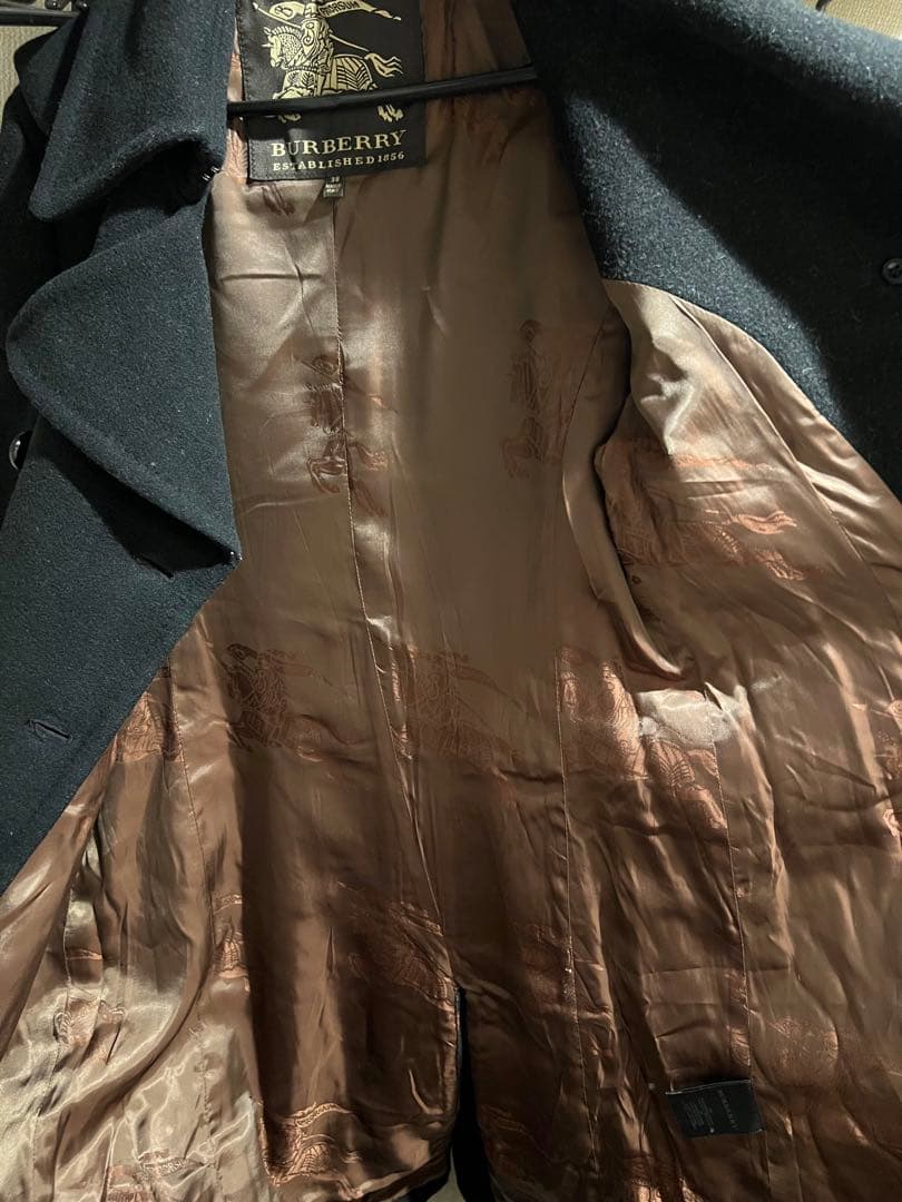 黒いウールのコート