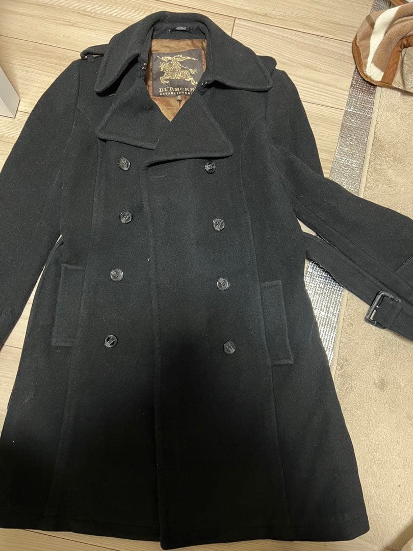 黒いウールのコート