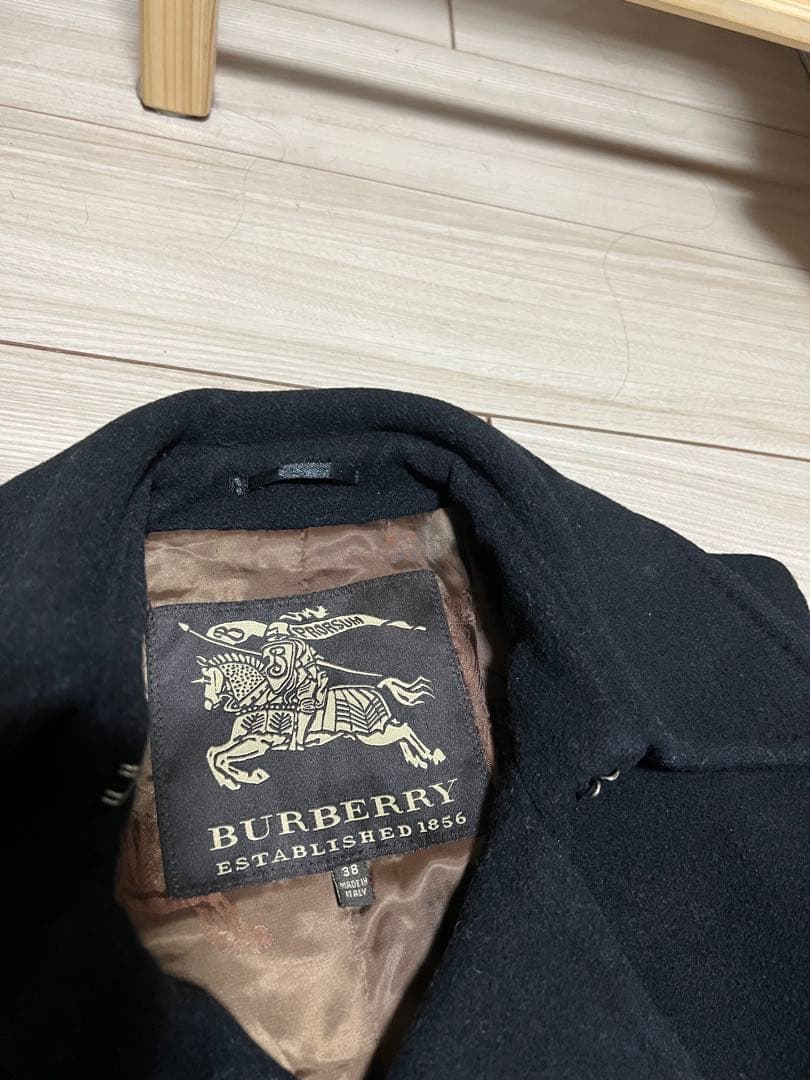 黒いウールのコート